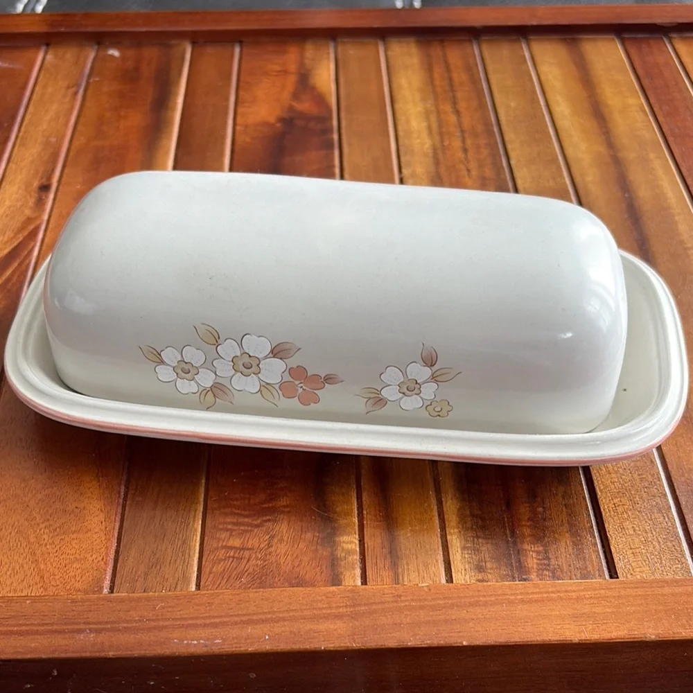 CHANTILLY HEARTSIDE STONEWARE FLEUR DE BOIS COVERED BUTTER DISH MADE JAPAN VTG